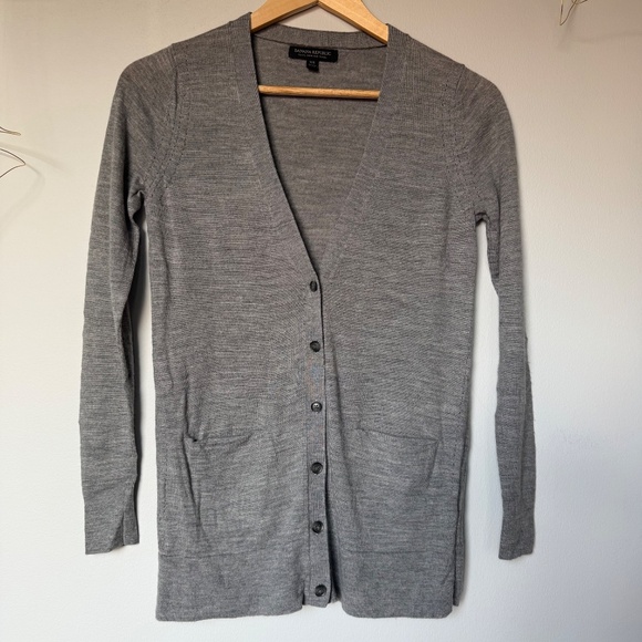 Banana Republic Grey Cardigan - Picture 2 of 6
